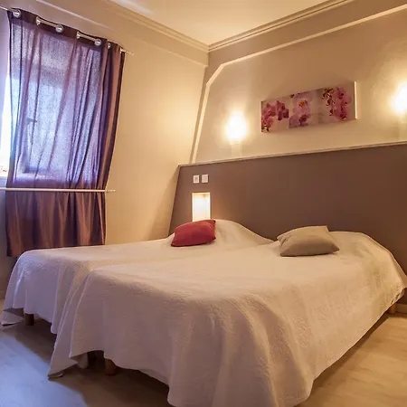 Hotel Logis - De L'ile - 3 Etoiles Et Restaurant Creysse (Lot)