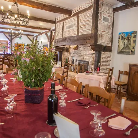 Szálloda Logis - De L'ile - 3 Etoiles Et Restaurant Creysse