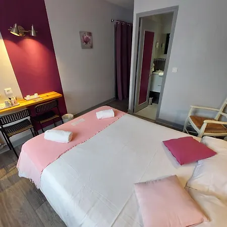 Logis - De L'ile - 3 Etoiles Et Restaurant 3*