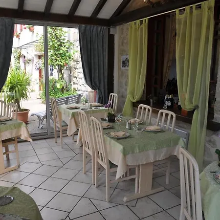 Logis - De L'ile - 3 Etoiles Et Restaurant Szálloda
