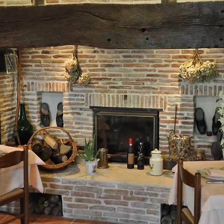Logis - De L'ile - 3 Etoiles Et Restaurant Szálloda