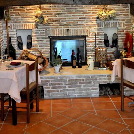 Hotel Logis - De L'ile - 3 Etoiles Et Restaurant