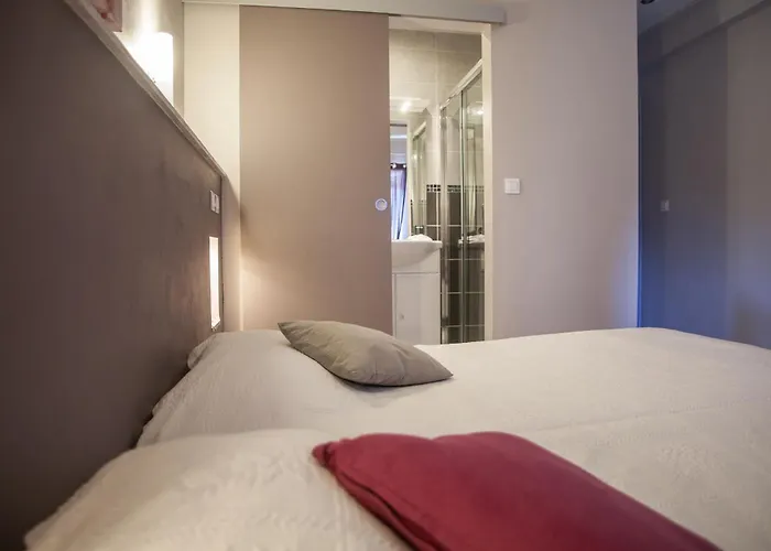 Logis - De L'ile - 3 Etoiles Et Restaurant Hotell