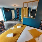 Hotel Logis - De L'ile - 3 Etoiles Et Restaurant 3*