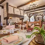 Logis - De L'ile - 3 Etoiles Et Restaurant Hotel 3*