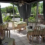Logis - De L'ile - 3 Etoiles Et Restaurant 3* Creysse (Lot)