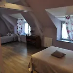 Logis - De L'ile - 3 Etoiles Et Restaurant Hotel 3*