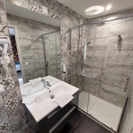 Logis - De L'ile - 3 Etoiles Et Restaurant 3*