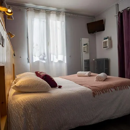 Logis - De L'ile - 3 Etoiles Et Restaurant Hotel Creysse (Lot)