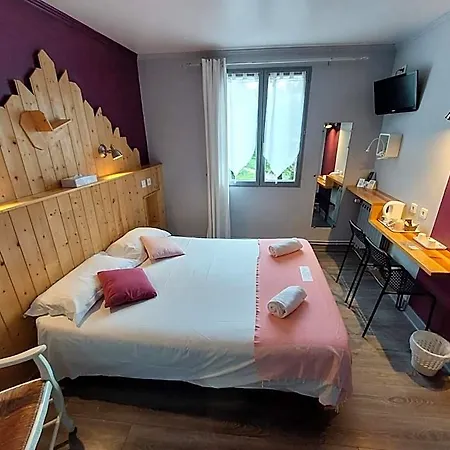 Logis - De L'ile - 3 Etoiles Et Restaurant Hotel 3*
