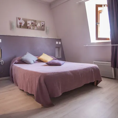 Logis - De L'île - 3 étoiles Et Restaurant 3*