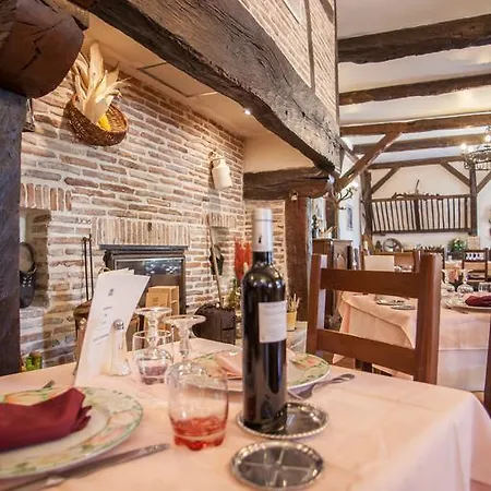 Logis - De L'ile - 3 Etoiles Et Restaurant Hotell Creysse (Lot)