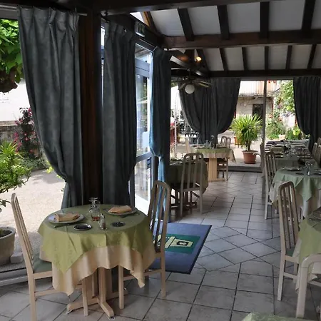 Hotell Logis - De L'ile - 3 Etoiles Et Restaurant