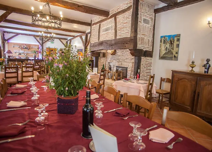 Hotel Logis - De L'ile - 3 Etoiles Et Restaurant Creysse (Lot)