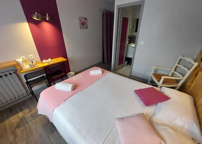 Logis - De L'ile - 3 Etoiles Et Restaurant 3*