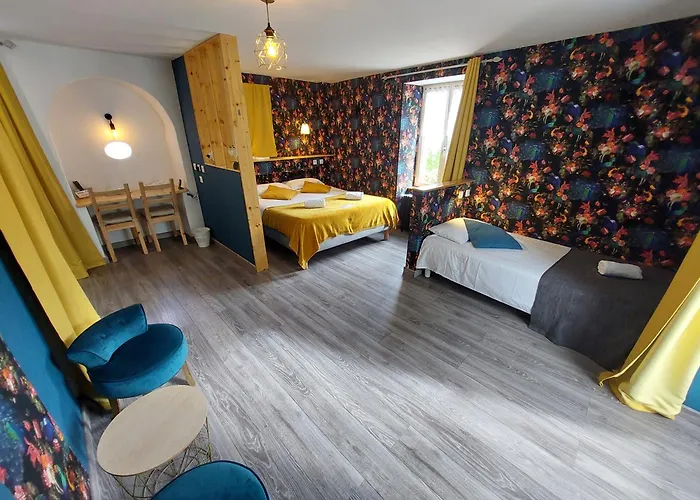 Hotel Logis - De L'ile - 3 Etoiles Et Restaurant 3*