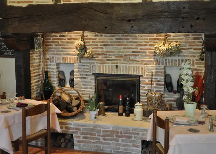 Logis - De L'ile - 3 Etoiles Et Restaurant Hotel