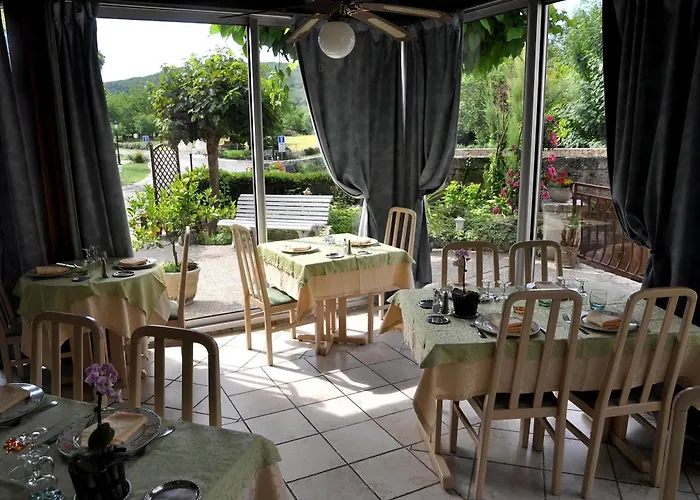 Hotel Logis - De L'ile - 3 Etoiles Et Restaurant Creysse (Lot)