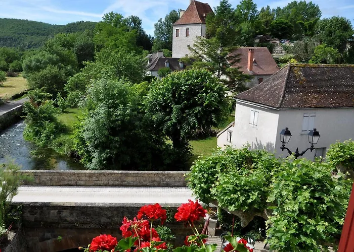 Logis - De L'ile - 3 Etoiles Et Restaurant Hotel 3*